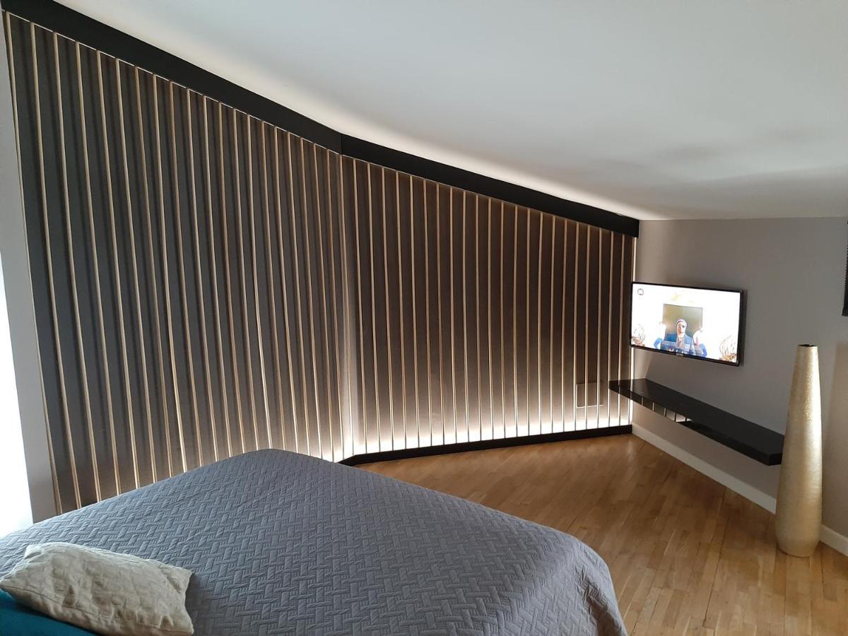 Moaa - Modern Art Apartment เดเซนซาโนเดลการ์ดา ภายนอก รูปภาพ