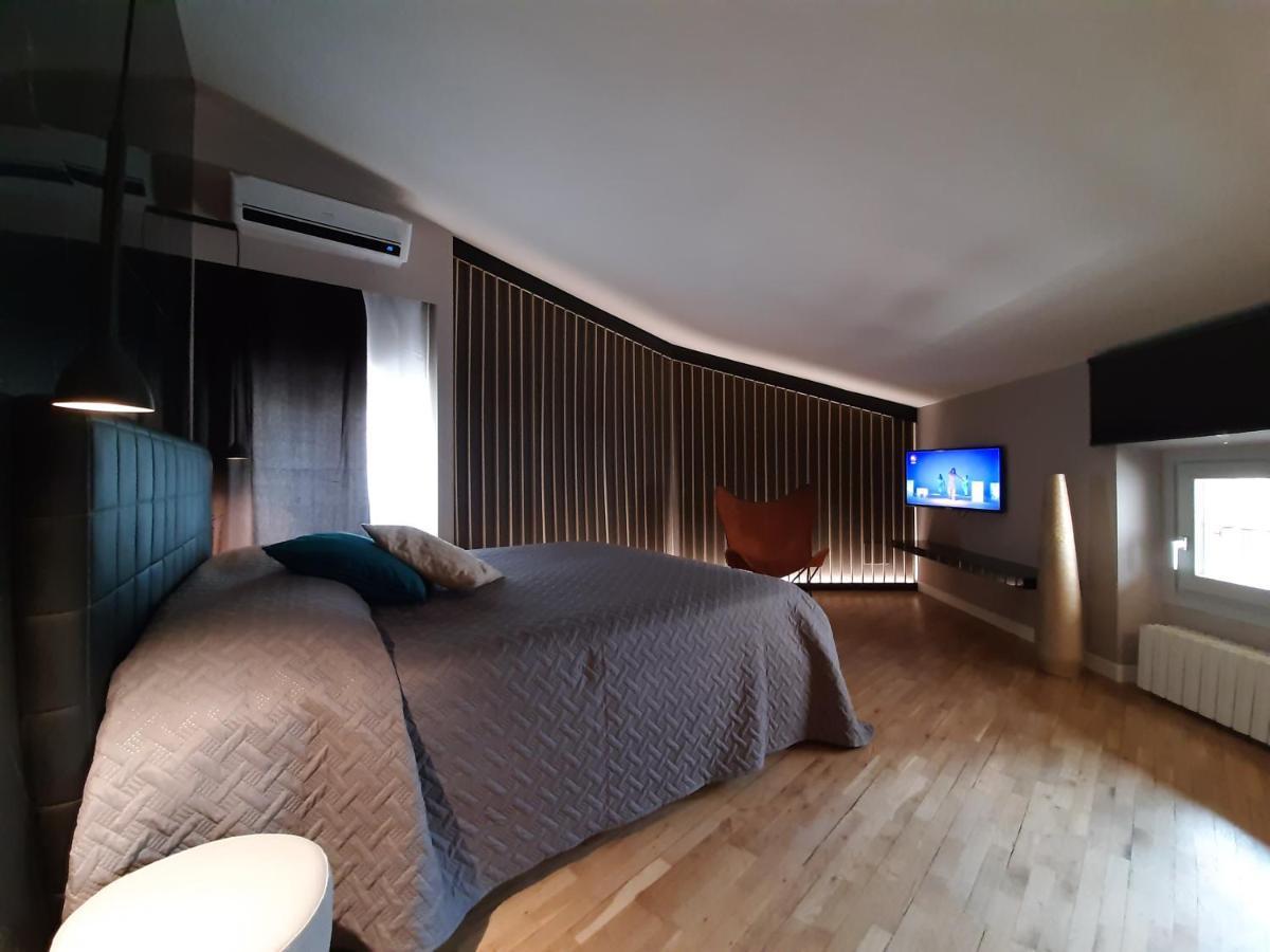Moaa - Modern Art Apartment เดเซนซาโนเดลการ์ดา ภายนอก รูปภาพ