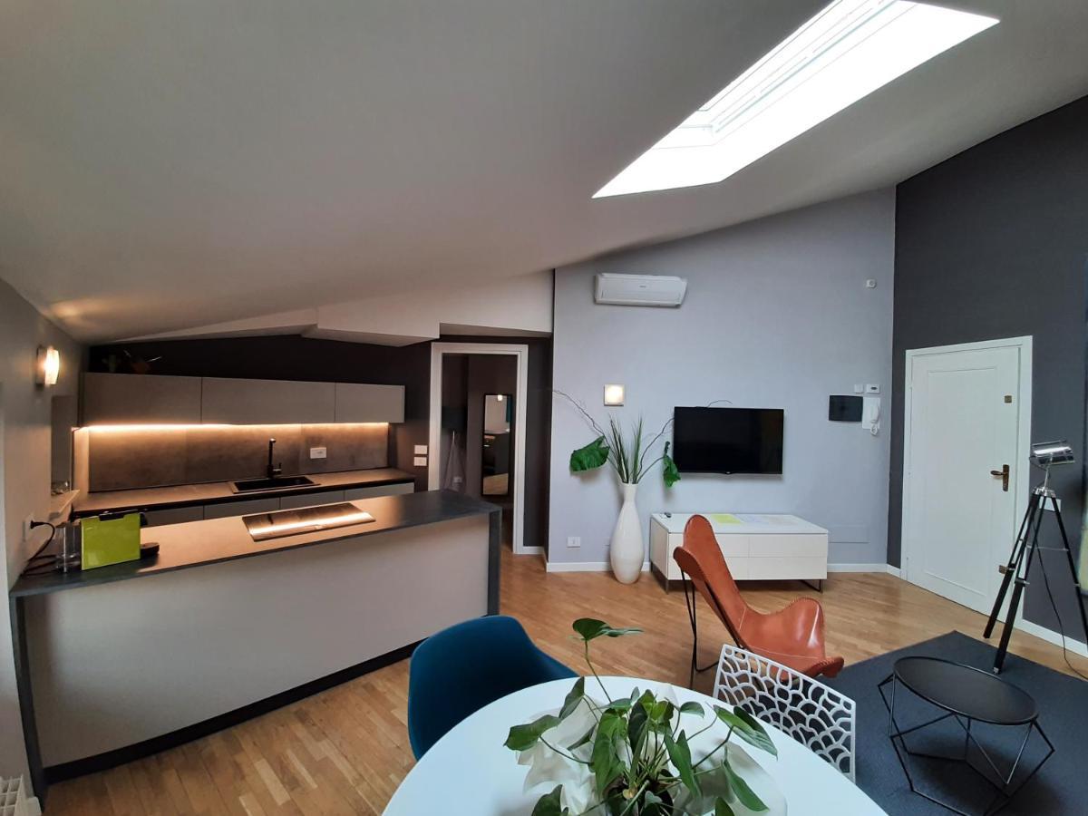 Moaa - Modern Art Apartment เดเซนซาโนเดลการ์ดา ภายนอก รูปภาพ