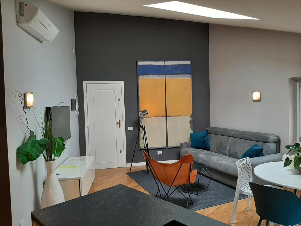 Moaa - Modern Art Apartment เดเซนซาโนเดลการ์ดา ภายนอก รูปภาพ