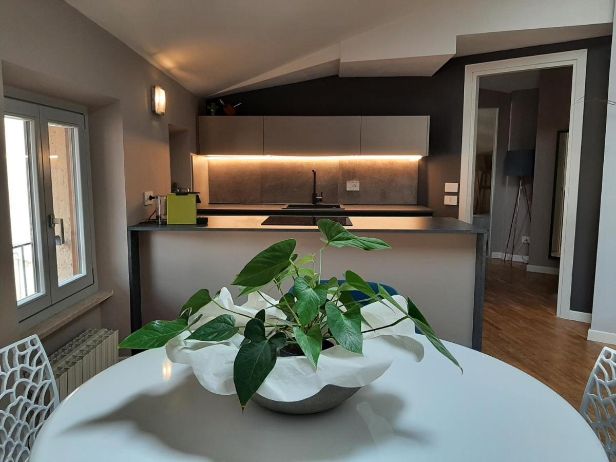 Moaa - Modern Art Apartment เดเซนซาโนเดลการ์ดา ภายนอก รูปภาพ